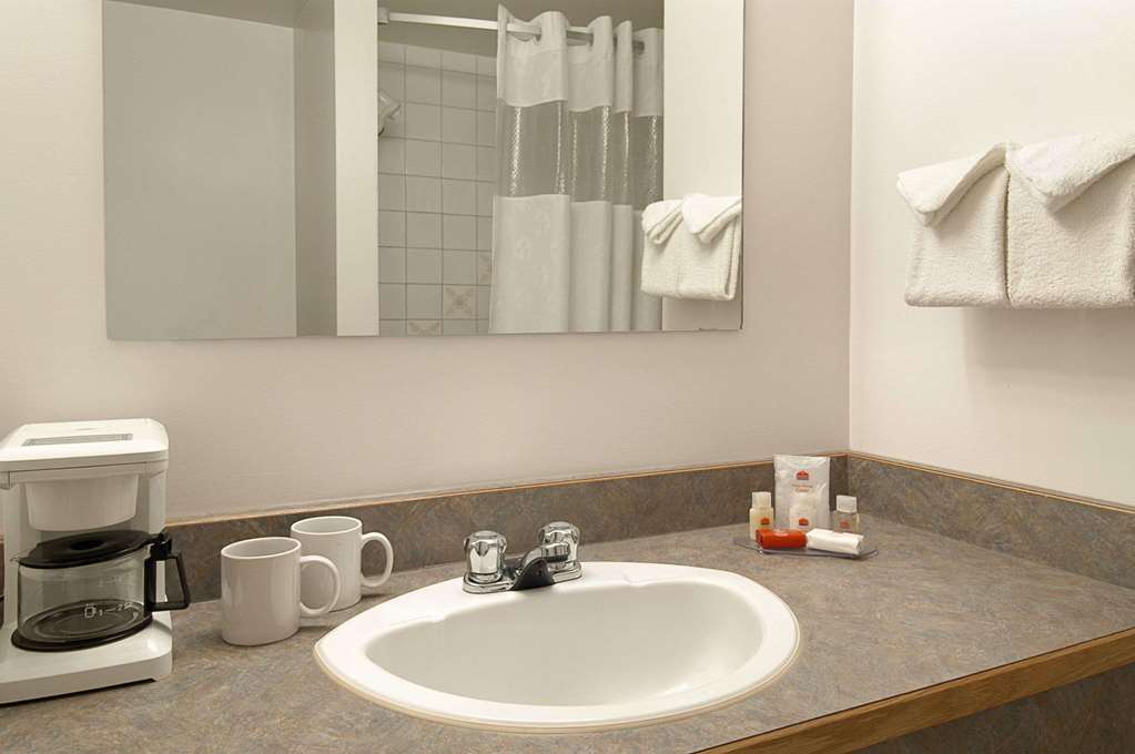 Ramada Limited Dawson Creek Hotel Quarto foto