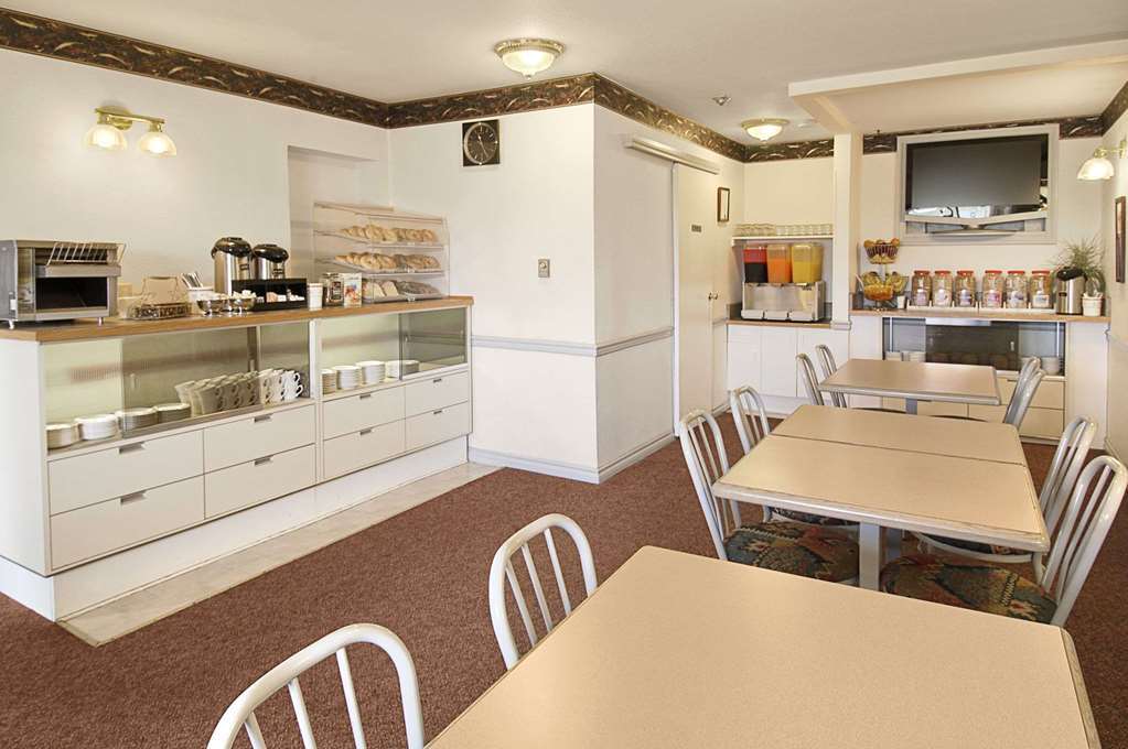 Ramada Limited Dawson Creek Hotel Restaurante foto